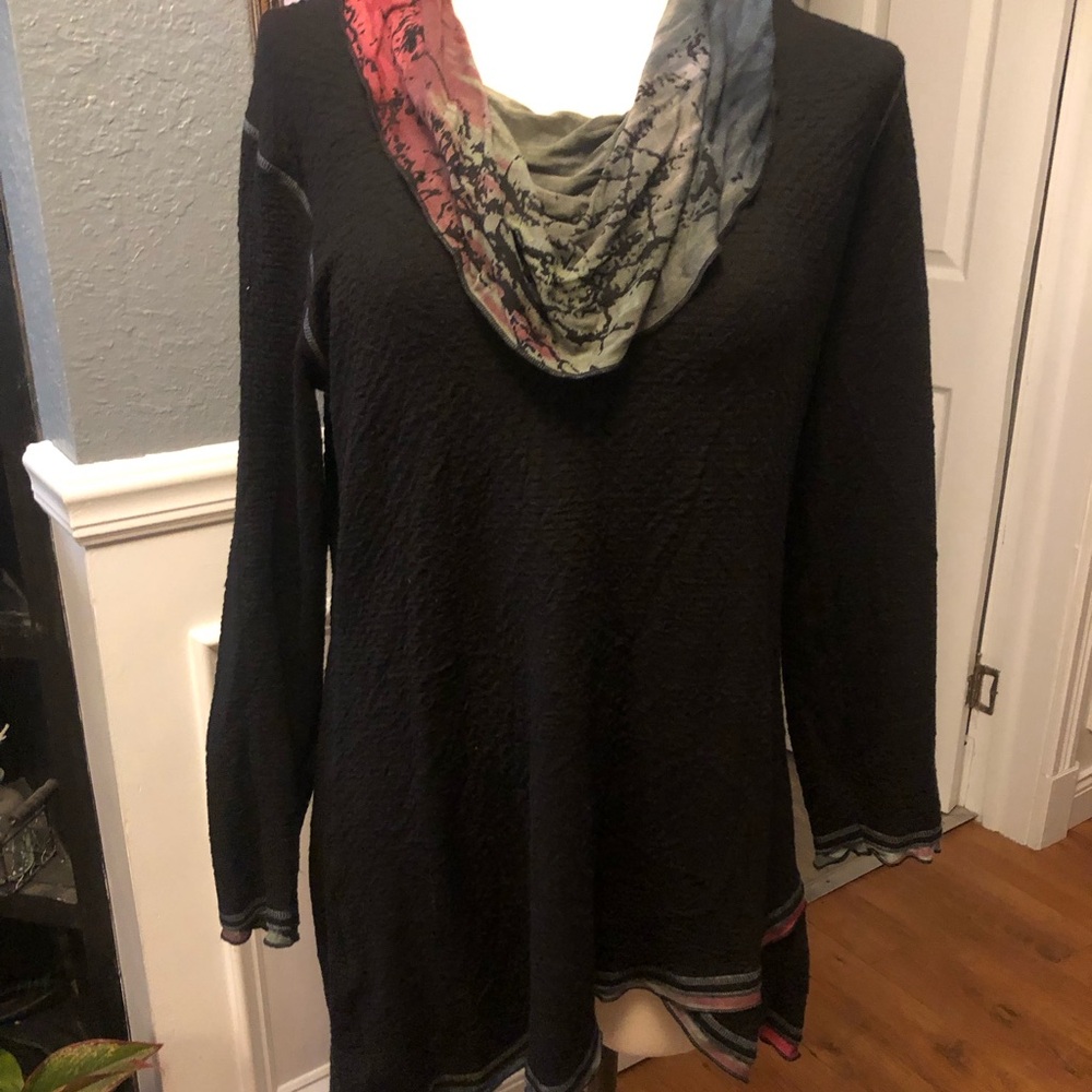 Parsley & Sage Black Top with Multicolor Scarf Detail